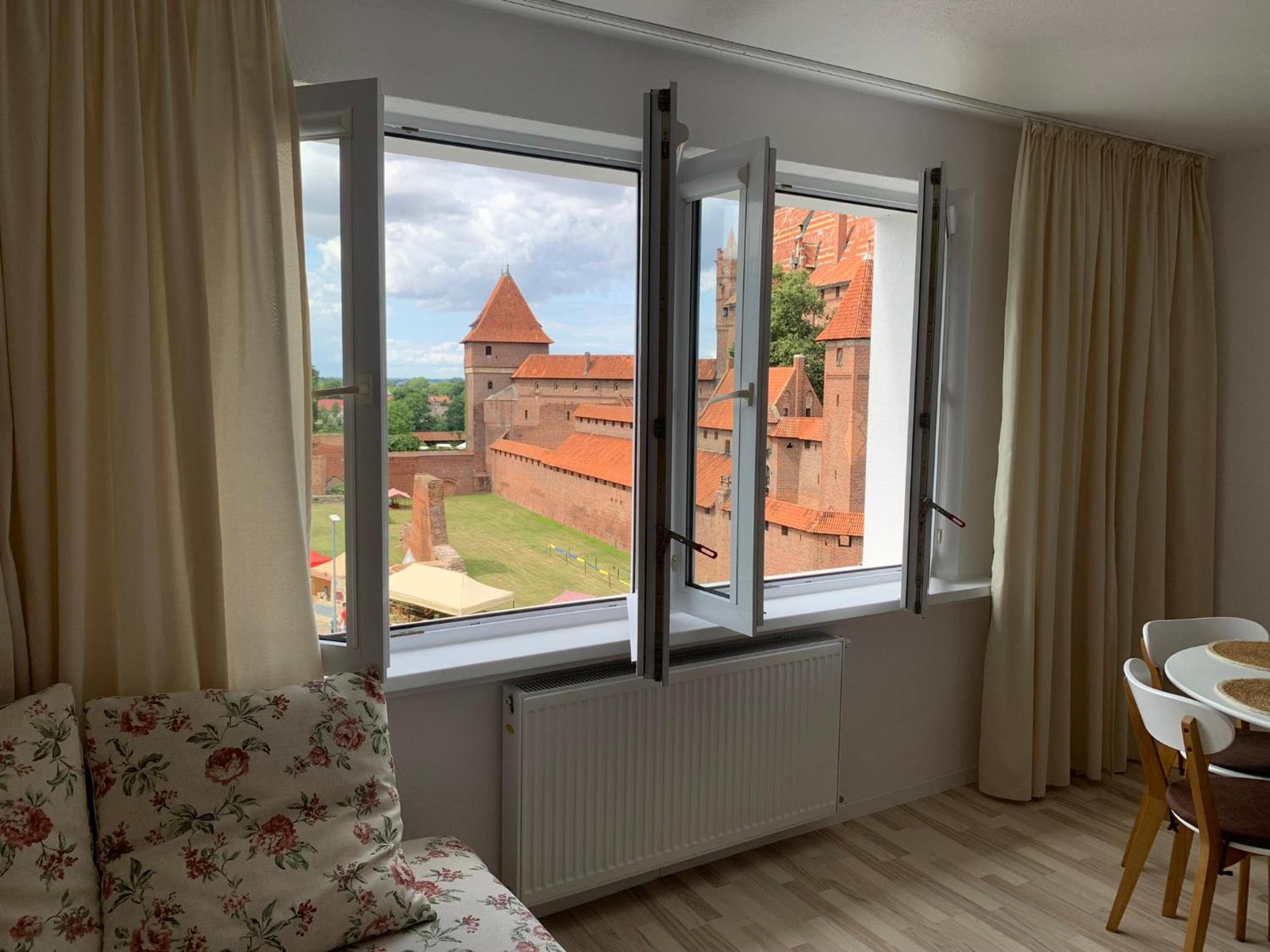 Widok Zamku O Poranku Apartment *